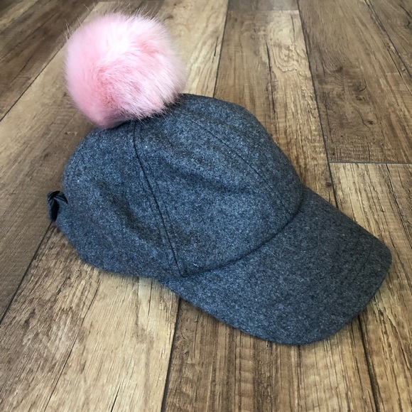 ๐ Wool cap with pink pompon - Picture 2 of 3